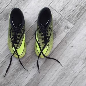 Nike soccer shoes size 2y